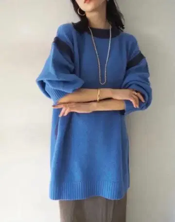 Lumier 류미에 사이드 슬릿 배색 오버 니트