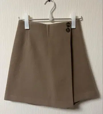 밀란카 큐롯 스커트