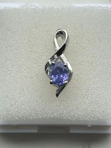 탄자나이트 펜던트 탑 실버