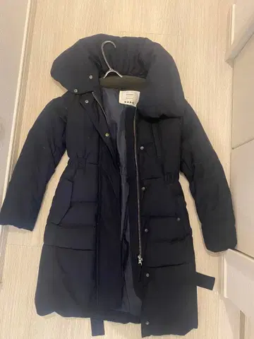 네이비 후드 부착 다운 자켓 plst