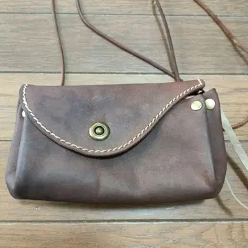 브라운 가죽 숄더백