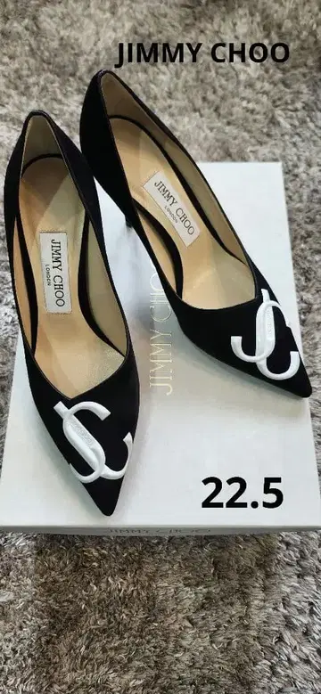 JIMMY CHOO 블랙 펌프스 35
