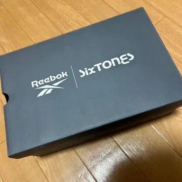 Reebok x SixTONES 콜라보 스니커즈