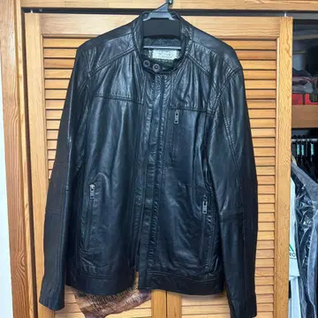 블랙 가죽 자켓