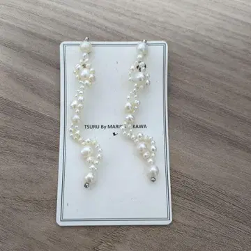 TSURU 화이트 펄 트위스트 이어링