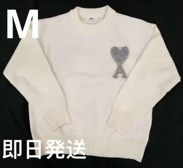 화이트 니트 스웨터 하트 장식