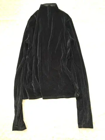 THE YON 블랙 벨벳 터틀넥 긴팔 셔츠