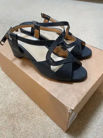 BENESU 베네슈 샌들 거의 새상품