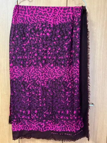 MARC BY MARC JACOBS 레오파드 무늬 스톨