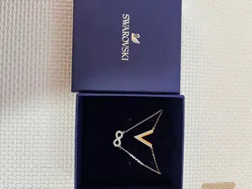 Swarovski V자형과 무한대 목걸이