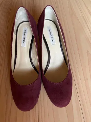 버건디 스웨이드 펌프스 7cm 힐