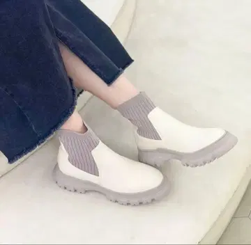 [새상품급] 오리엔탈 트래픽 트랙 밑창 리브 니트 부츠 화이트 S