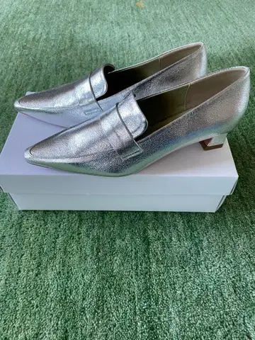 실버 메탈릭 스틸레토 펌프스