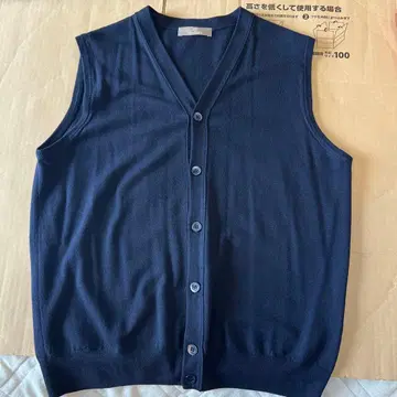 크루치아니 네이비 니트 베스트 슬리브리스