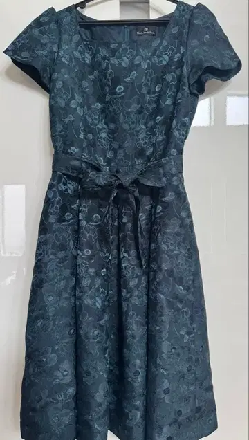 칼 파크 레인 다크 블루 꽃무늬 드레스