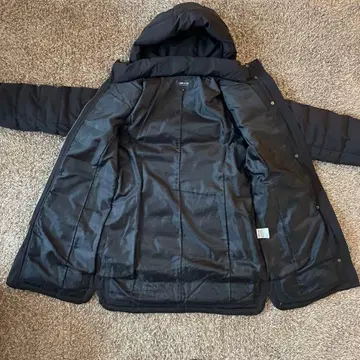 블랙 후드 부착 다운 자켓