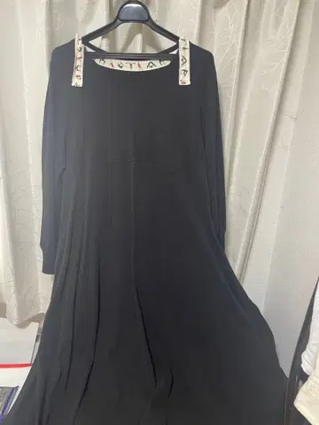 아즈노아즈 블랙 롱 원피스 가슴 포켓 부착