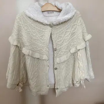 axes femme 프릴 달린 후드 판초 화이트 새상품