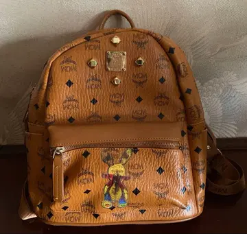 MCM 토끼 프린트 레더 백팩