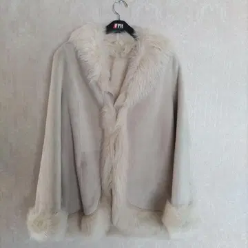 크림색 퍼 달린 스웨이드 자켓