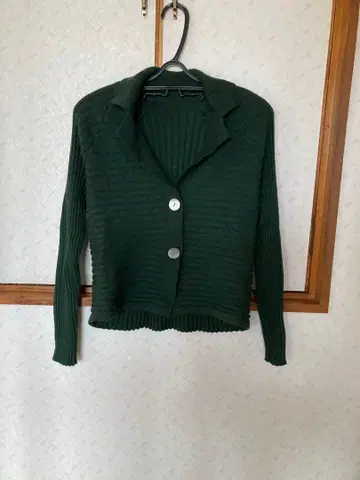 다크 그린 리브 편직 가디건