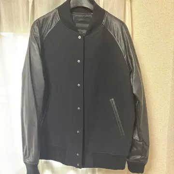 유니클로 바시티 자켓 블랙