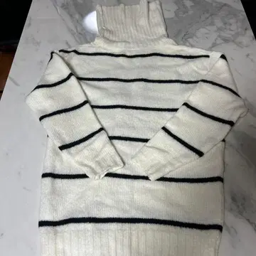 MURUA 터틀넥 스웨터