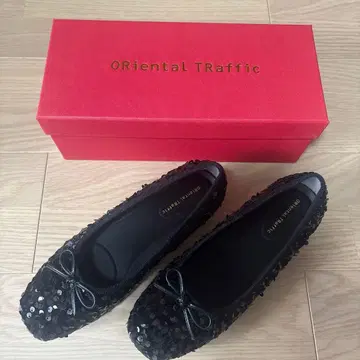 오리엔탈 트래픽 블랙 플랫슈즈
