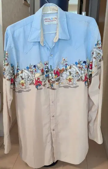 루니 툰즈 캐릭터 패턴 긴팔 셔츠