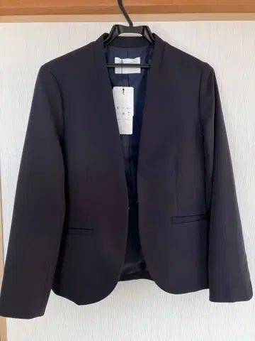 미사용 새상품 쿠튀르 브로치 노카라 자켓 네이비