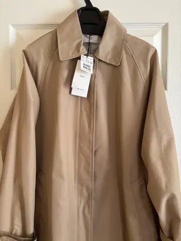 베이지 롱 트렌치코트