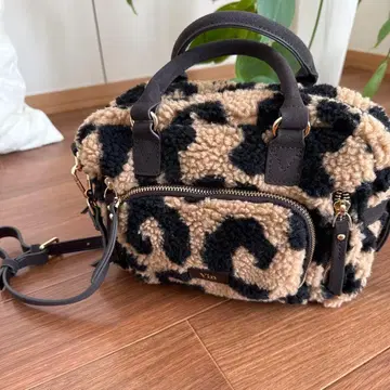레오파드 무늬 숄더백