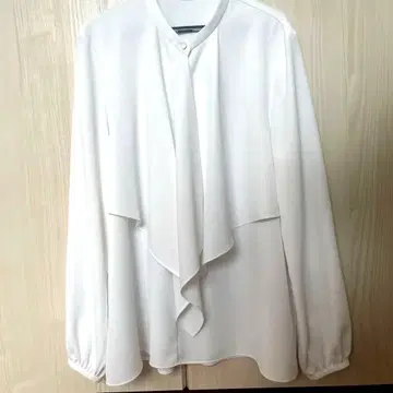 조젯 메탈 버튼 프릴 타이 블라우스 플라스테 블라우스 프릴