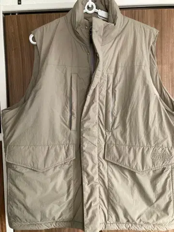 UNIVERSAL OVERALL (유니버셜 오버롤) 패딩 베스트