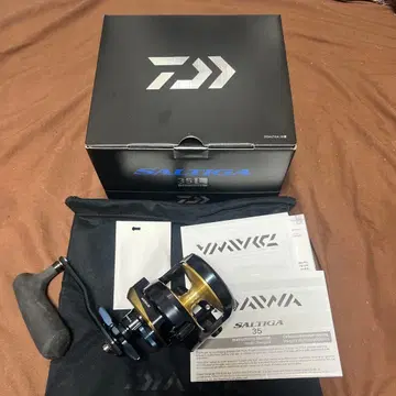 새상품. 미사용 다이와 SALTIGA 35 L 베이트 릴