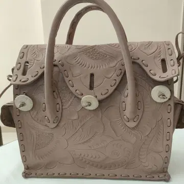 [ 새상품급 ] 핑크 카빙 트라이브스 마에스트라 S