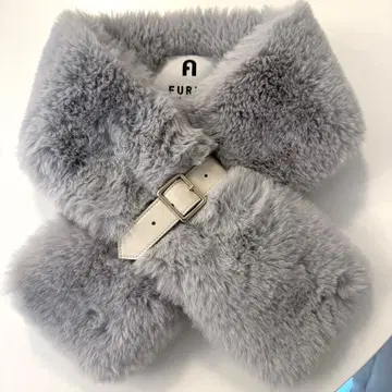 [새상품급] FURLA 그레이 Fake Fur Muffler 벨트 포함