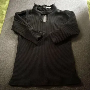 블랙 리브 니트 eatme 데콜테 오픈 크로스 참 EATME