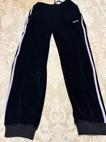 NERDY 블랙 벨로아 조거 팬츠