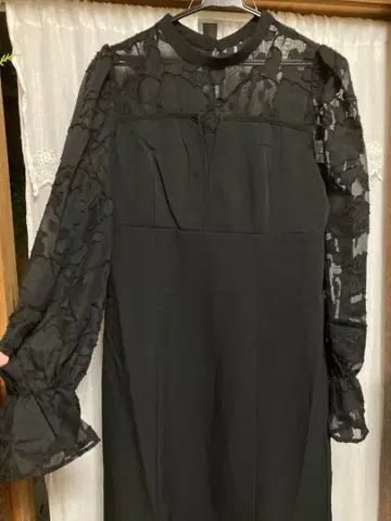 레이스 도킹 머메이드 원피스 FILLOU