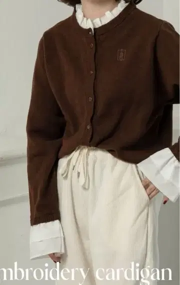 lawgy 브라운 가디건과 화이트 팬츠 세트 미사용 새상품