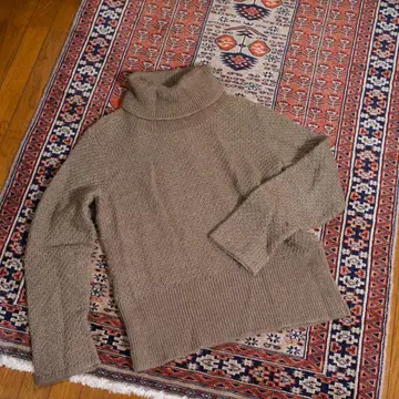 알파카 65% 혼방 베이지 터틀넥 니트 스웨터 M 사이즈 상당