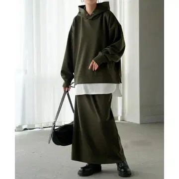 [블랙] 후드 부착 후드티와 스커트 셋업