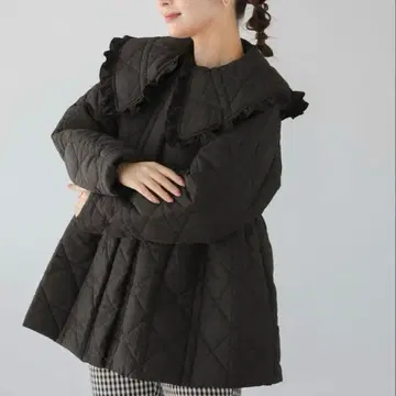 새상품급! fitmore 빅 칼라 퀼팅 페플럼 코트