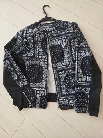 반다나 패턴 자켓 사이즈 40