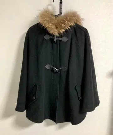 MARY QUANT 퍼 달린 블랙 판초 케이프 코트