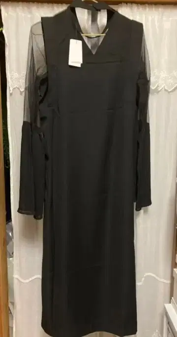 시어 절개 플리츠 슬리브 원피스 포멀 대응 AIC. 결혼식