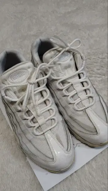 화이트 스니커즈 에어쿠션