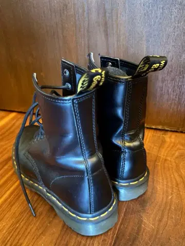 [ 당일 발송 ] Dr. Martens 8홀 부츠 블랙 23cm