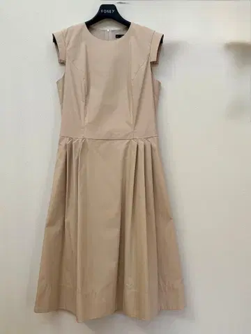 FOXEY 베이지 슬리브리스 원피스